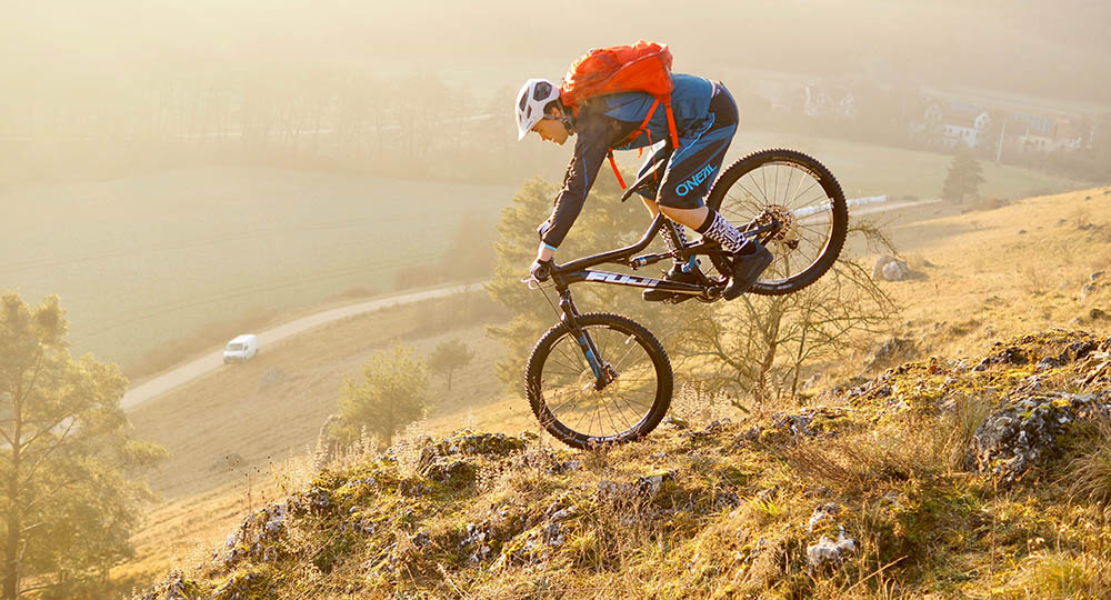 AndiSchusterMountainbikeTrialShowNewsNeuePartnerONealundAzonic